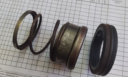 Replacing the mechanical seal of the FLOWSERVE WDXR pump