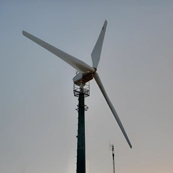 Poziomy generator wiatrowy serii DK RX-50DK o mocy 50 kW