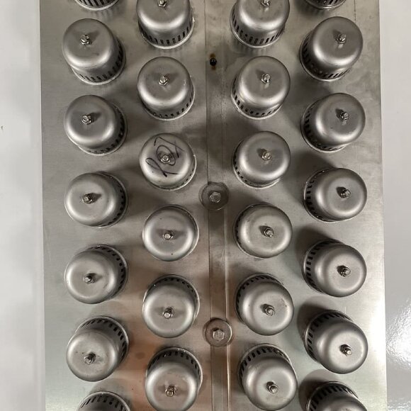 Element płyty kołpakowej 1000 mm wykonany ze stali nierdzewnej AISI 304 do kolumn gorzelniczych i destylacyjnych Element płyty kołpakowej 1000 mm wykonany ze stali nierdzewnej AISI 304 do kolumn gorzelniczych i destylacyjnych