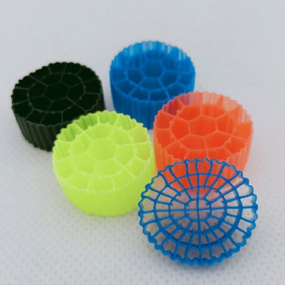 Reaktor mit einer sich bewegenden Biofilmschicht MBBR 05-25x10 mm