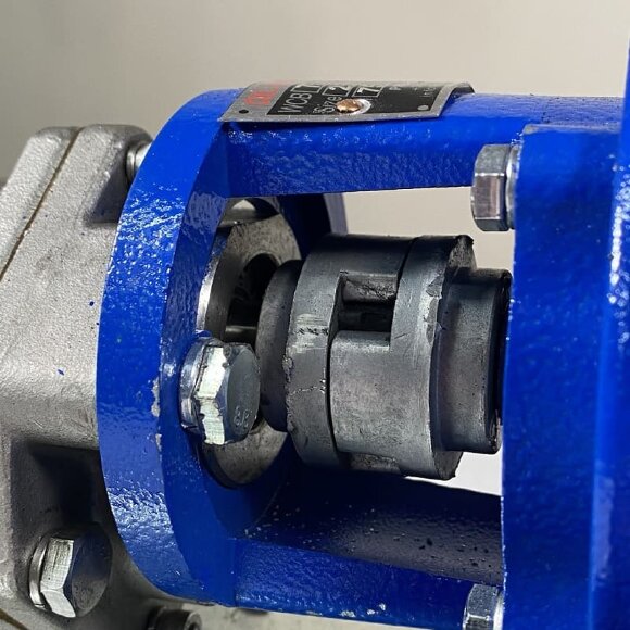 Pompe à engrenages en acier inoxydable pour le pompage d'essence WCB-75/380V 50Hz, 75 l/min, 30 m, AISI 304, 0,75 kW, 2900 tr/min, Ex Pompe à engrenages en acier inoxydable pour le pompage d'essence WCB-75/380V 50Hz, 75 l/min, 30 m, AISI 304, 0,75 kW, 2900 tr/min, Ex