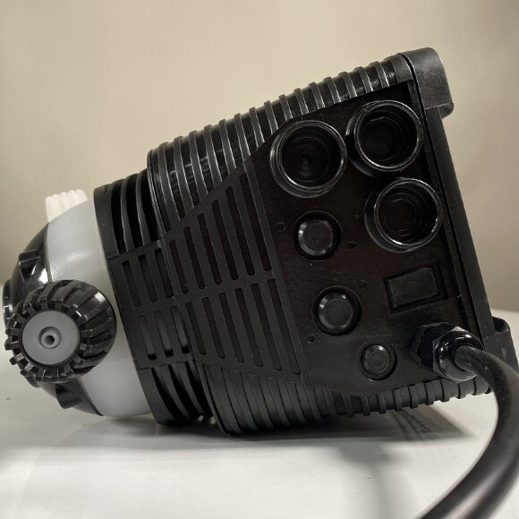 Bomba dosificadora para desinfección de agua PDE HC151+ CST M70 PVDF-CE-VT + SHUKO PLUG, 1,8-14 l/h, 20-1 bar Bomba dosificadora para desinfección de agua PDE HC151+ CST M70 PVDF-CE-VT + SHUKO PLUG, 1,8-14 l/h, 20-1 bar