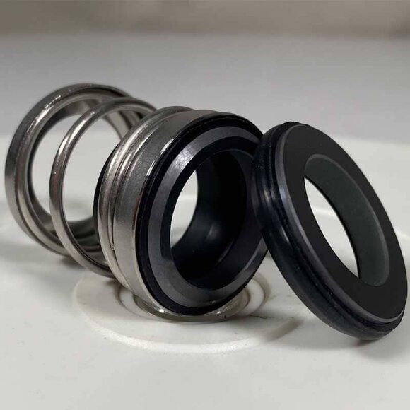 Mechanical seal for pump shaft R-108 45 mm type FLOWSERVE 100, ROTEN 51, LATTY T100 in materials SIC/SIC, NBR, 304 Mechanical seal for pump shaft R-108 45 mm type FLOWSERVE 100, ROTEN 51, LATTY T100 in materials SIC/SIC, NBR, 304