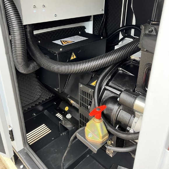 Промисловий дизельний генератор KDE-3000 з ATS, двигун Ricardo 30kVA, 24kW, 380V/50HZ закритого типу Промисловий дизельний генератор KDE-3000 з ATS, двигун Ricardo 30kVA, 24kW, 380V/50HZ закритого типу