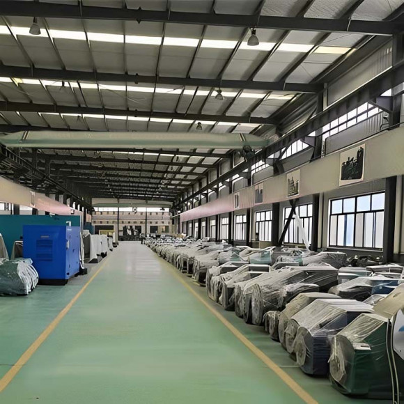 Промисловий дизельний генератор XHYW-600GF з ATS, двигун Weichai 700kVA, 600kW, 380V/50HZ відкритого типу Промисловий дизельний генератор XHYW-600GF з ATS, двигун Weichai 700kVA, 600kW, 380V/50HZ відкритого типу