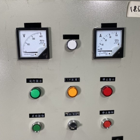 Panneau de commande de la pompe, 18,5 kW Panneau de commande de la pompe, 18,5 kW