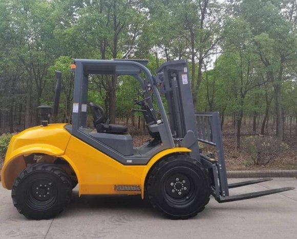 Дизельный погрузчик CPCD30 4WD, грузоподъемностью 3 тонны