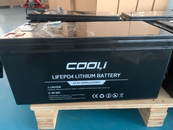 Lithium-iron-phosphate (lithium-ferrous) battery CL-25.6V 100Ah, LiFePO4, LFP ABS Shell floor standing with Bluetooth and display Lithium-iron-phosphate (lithium-ferrous) battery CL-25.6V 100Ah, LiFePO4, LFP ABS Shell floor standing with Bluetooth and display