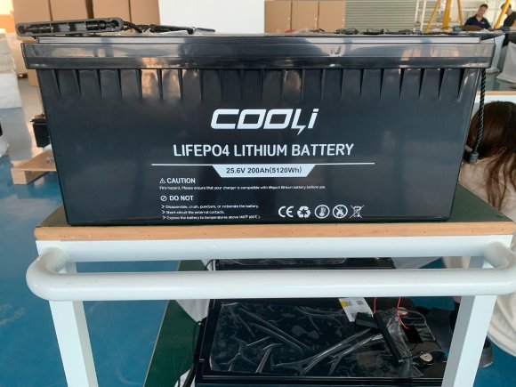 Lithium-iron-phosphate (lithium-ferrous) battery CL-25.6V 200Ah, LiFePO4, LFP ABS Shell floor standing with Bluetooth and display Lithium-iron-phosphate (lithium-ferrous) battery CL-25.6V 200Ah, LiFePO4, LFP ABS Shell floor standing with Bluetooth and display