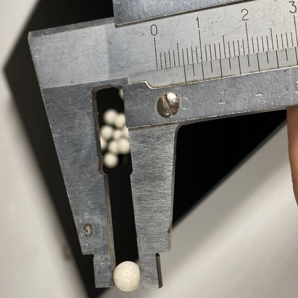 Inerte Keramikkugeln, 6mm. Inerte Keramikkugeln, 6mm.