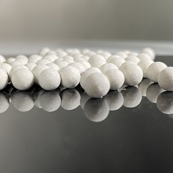 Inerte Keramikkugeln, 6mm. Inerte Keramikkugeln, 6mm.