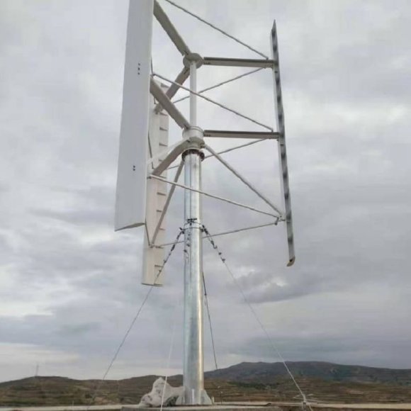 Pionowa turbina wiatrowa typu H RX-HV100K o mocy 100 kW