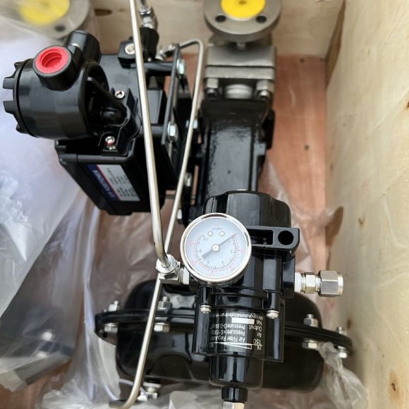 DN25 Pneumatisch betätigtes Stellventil 10P11Y-DNx2516Z-L112C-C (Gehäuse CF8, Sitz SS304) mit Stellungsregler YT-1000, Eingang 4-20mA, Ex DN25 Pneumatisch betätigtes Stellventil 10P11Y-DNx2516Z-L112C-C (Gehäuse CF8, Sitz SS304) mit Stellungsregler YT-1000, Eingang 4-20mA, Ex