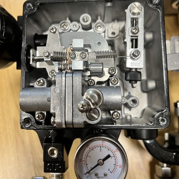DN25 Pneumatisch betätigtes Stellventil 10P11Y-DNx2516Z-L112C-C (Gehäuse CF8, Sitz SS304) mit Stellungsregler YT-1000, Eingang 4-20mA, Ex DN25 Pneumatisch betätigtes Stellventil 10P11Y-DNx2516Z-L112C-C (Gehäuse CF8, Sitz SS304) mit Stellungsregler YT-1000, Eingang 4-20mA, Ex