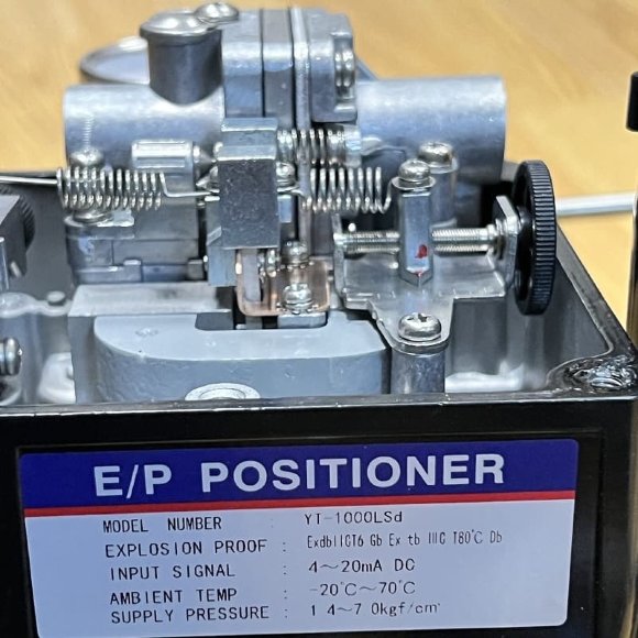 DN25 Pneumatisch betätigtes Stellventil 10P11Y-DNx2516Z-L112C-C (Gehäuse CF8, Sitz SS304) mit Stellungsregler YT-1000, Eingang 4-20mA, Ex DN25 Pneumatisch betätigtes Stellventil 10P11Y-DNx2516Z-L112C-C (Gehäuse CF8, Sitz SS304) mit Stellungsregler YT-1000, Eingang 4-20mA, Ex