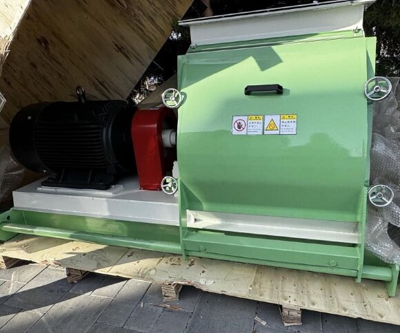 FSFP 66*80 grain hammer mill with a capacity of 5 t/h, 90 kW