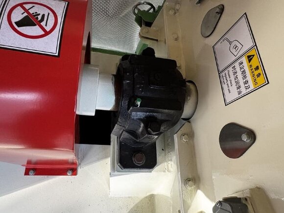 FSFP 66*80 grain hammer mill with a capacity of 5 t/h, 90 kW