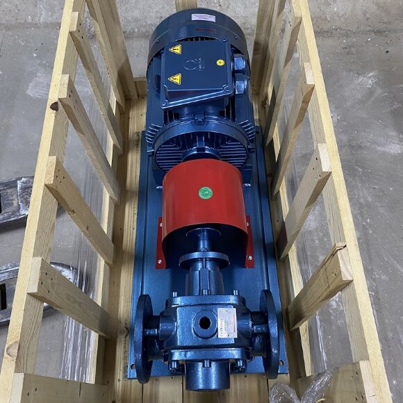 Pompa zębata do nierafinowanego oleju słonecznikowego EMSE EDP 1030, DN80, 30 m3/h, 3 bar, 7,5 kW, 380 V, 1000 obr Pompa zębata do nierafinowanego oleju słonecznikowego EMSE EDP 1030, DN80, 30 m3/h, 3 bar, 7,5 kW, 380 V, 1000 obr