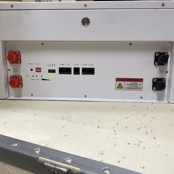 Акумуляторна батарея 51.2V 200Ah LiFePO4, LFP настінна, комірки EVE 3.2V 100Ah grade A cells, сертифікат СЕ, ROHS, сумісна з інвертором DEYE Акумуляторна батарея 51.2V 200Ah LiFePO4, LFP настінна, комірки EVE 3.2V 100Ah grade A cells, сертифікат СЕ, ROHS, сумісна з інвертором DEYE