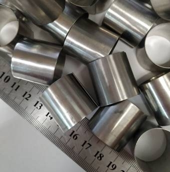 Metalowe pierścienie Raschiga