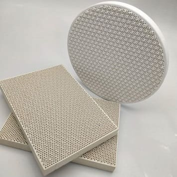 Ceramiczna kuchenka na podczerwień o strukturze plastra miodu